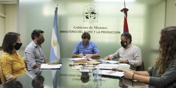 Tabaco orgánico que se producirá en Misiones gracias a un acuerdo entre la Provincia y una empresa tabacalera\u002E