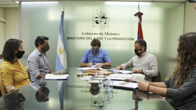 Tabaco orgánico que se producirá en Misiones gracias a un acuerdo entre la Provincia y una empresa tabacalera\u002E