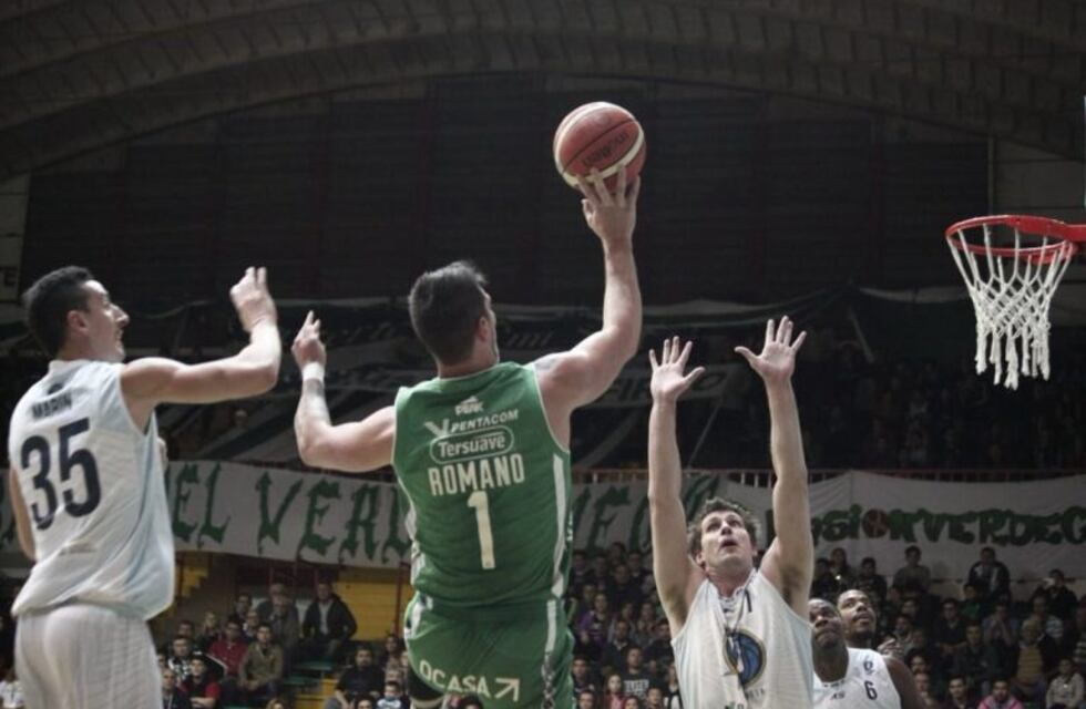 Atenas sufrió pero festeja a lo grande: ya está en la semi de la Liga Nacional