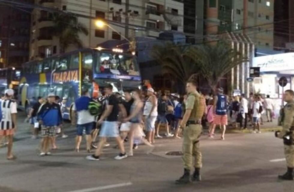 Video: Policía Militar echó a hinchas de la T que causaron disturbios en Brasil