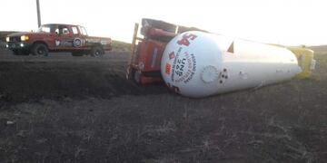 Camión volcado con gas en Malargüe