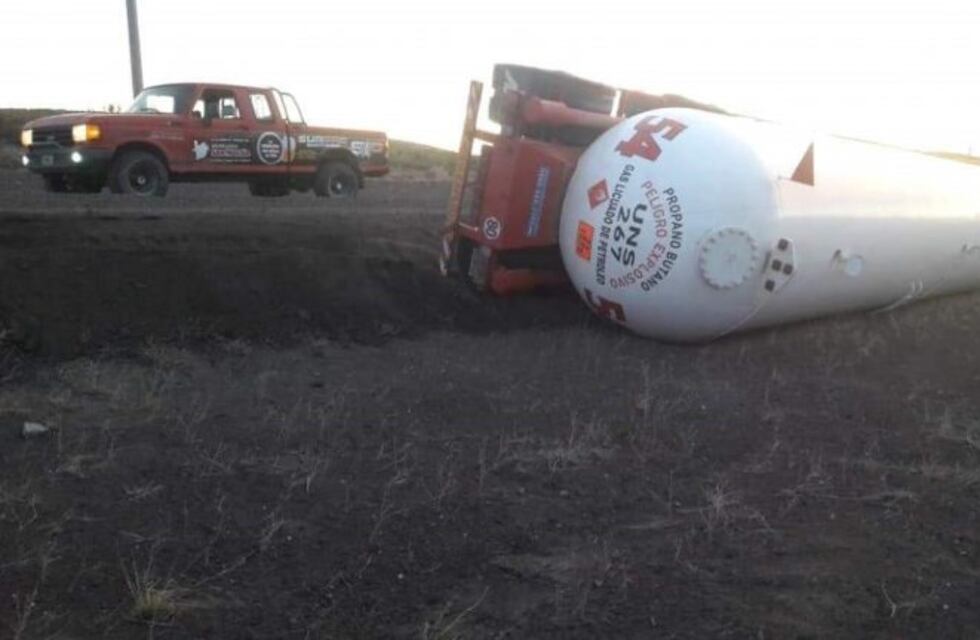Volcó un camión cargado con gas en la ruta 40 en Malargüe