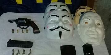 Los delincuentes perpetraban los atraco con máscaras de la película “V de Venganza” y de la serie “La Casa de Papel”\u002E