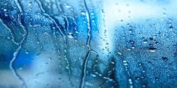 Lluvia en el vidrio