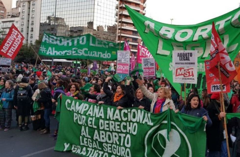 Se realizó un nuevo "Pañuelazo" a favor de la despenalización del aborto en Córdoba