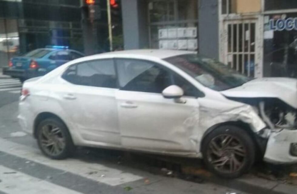 Choque entre un taxi y un auto en San Cristobal: hay tres heridos