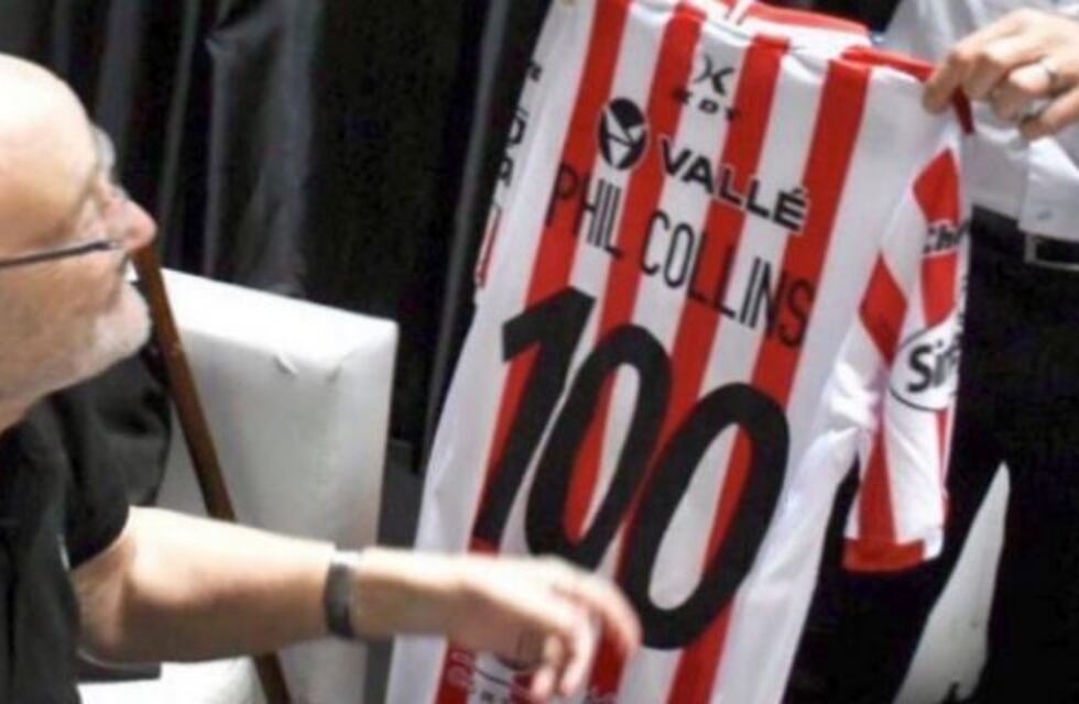 Phil Collins en Córdoba: Instituto le regaló la camiseta de La Gloria