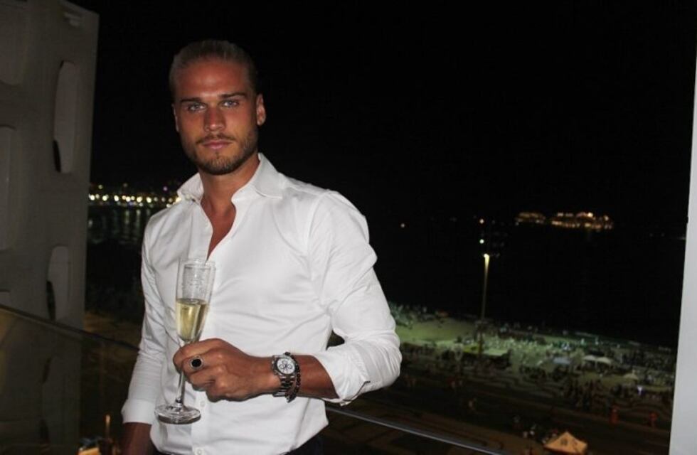 El futbolista islandés que generó suspiros durante el Mundial, de novio con una modelo brasileña