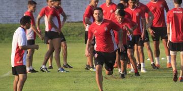 Bieler durante uno de los entrenamientos de la semana de San Martín, que deposita su esperanza de gol en el capitán\u002E