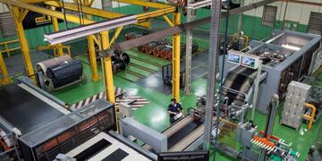 La industria cayó 8,4% en junio interanual, según la UIA