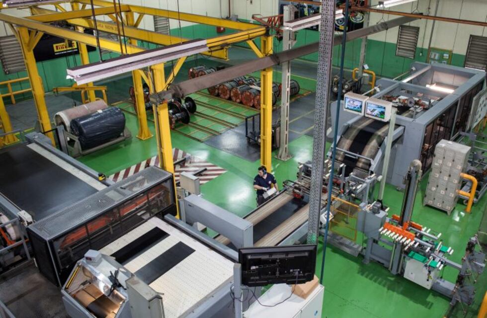 La industria cayó 8,4% en junio interanual, según la UIA