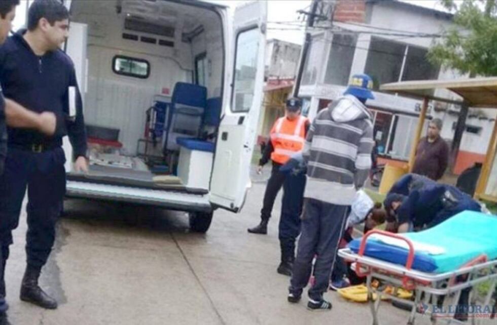 Un hombre chocó contra un perro que se le cruzó y terminó herido