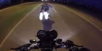 Imprudencia en moto (enbocadetodoshd)