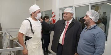 Manzur visitó las instalaciones de una panificadora tucumana\u002E (Comunicación Gobierno Tucumán)
