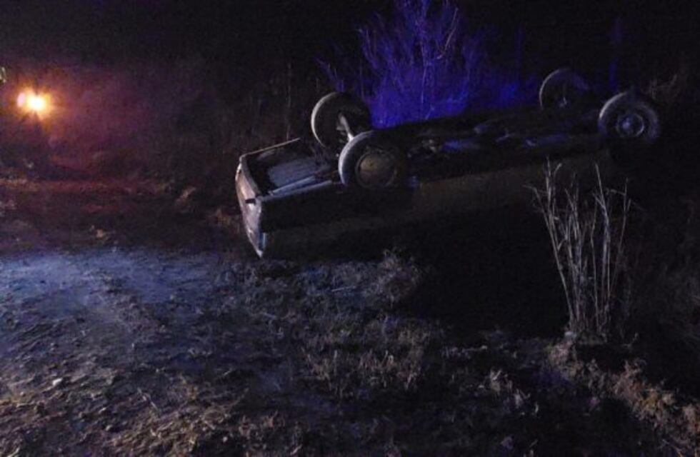 Jesús María: se salvó de milagro tras darse vuelta con el auto