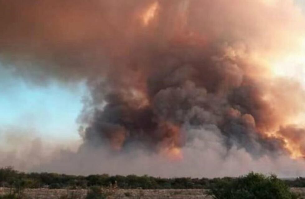 Incendios en Córdoba: un foco activo y otro en guardia de cenizas
