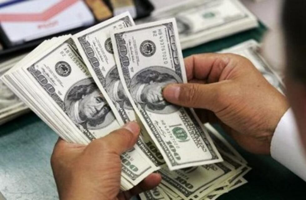 El dólar baja y queda cerca de perforar los $41 tras los anuncios oficiales