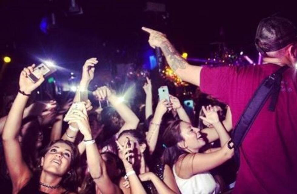 Un hombre reveló la farsa detrás de "Leña para el carbón"