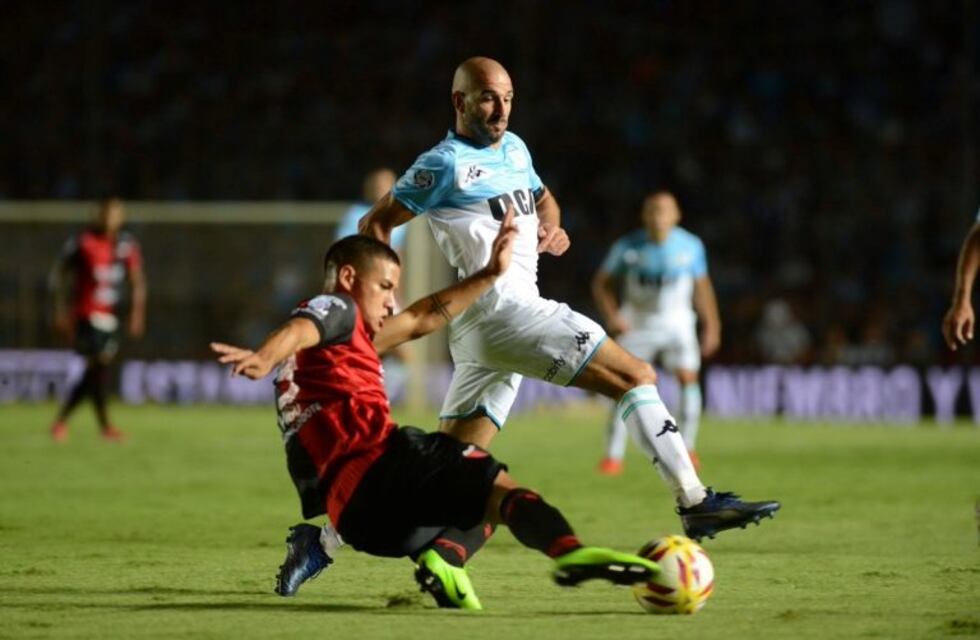 Racing empató con Colón 1-1 en Santa Fe, y se aseguró la punta por una fecha más