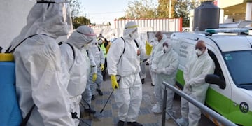 La Municipalidad de La Plata desinfectó el Hospital Gutiérrez ante casos de covid-19 de profesionales de la salud (Twitter Municipalidad de La Plata)