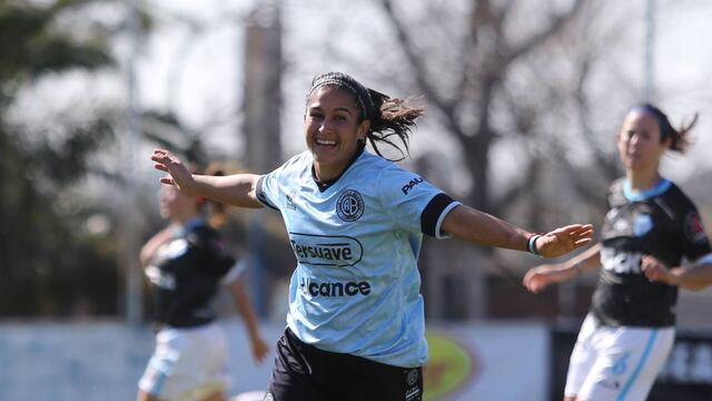La felicidad de la Pepa Gómez tras volver a convertir un doblete (Prensa Belgrano)
