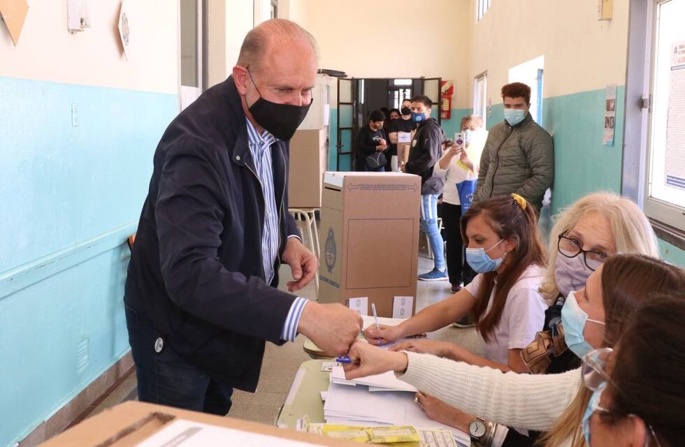 PASO 2021: Omar Perotti se quedó en Santa Fe a esperar los primeros resultados