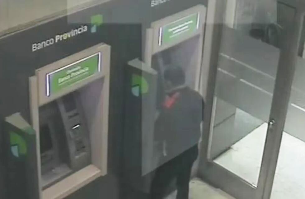 Los videos que muestran a “Chocolate” Rigau sacando millones del banco