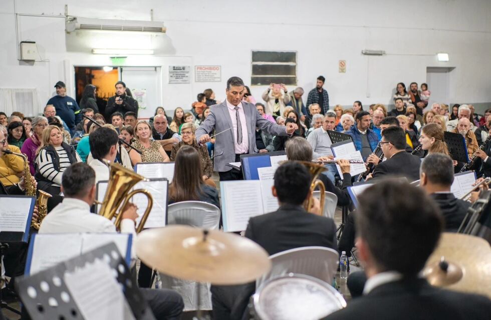 La Banda Sinfónica de Arroyito brindó su primer concierto del año en el Club de Abuelos