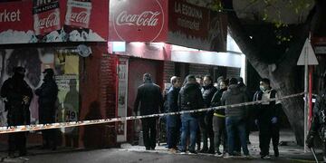 Kiosco ubicado en la esquina de Perú y Vendimiadores de Ciudad donde el comerciante del local mató a una Esteban Palombarini
Foto:José Gutierrez / Los Andes