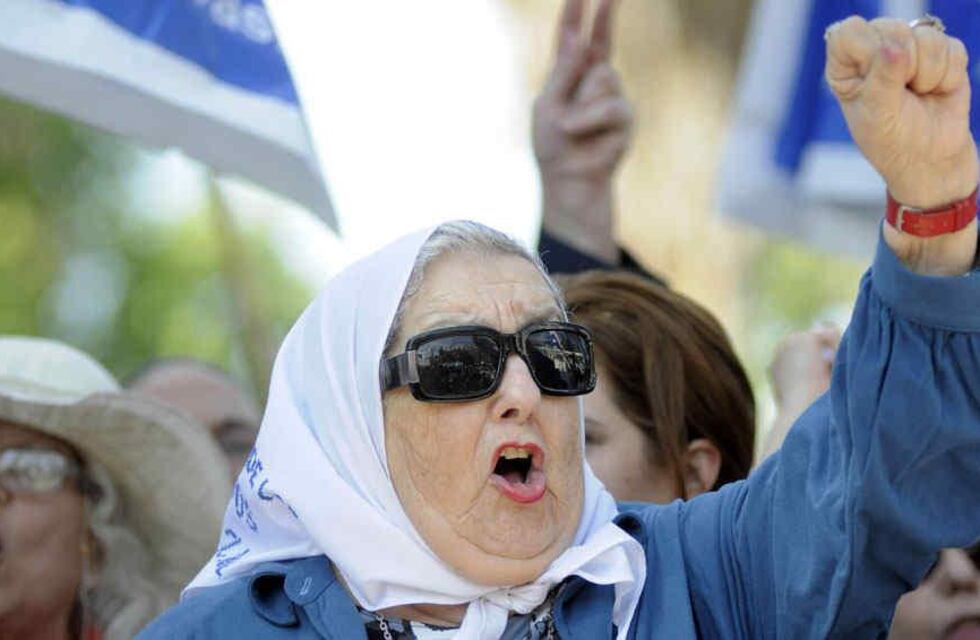 La Asociación Madres de Plaza de Mayo celebró el 44 aniversario de su primera marcha
