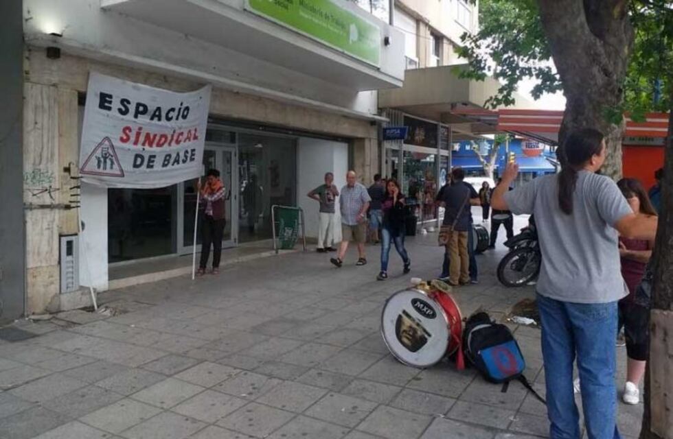 Principio de solución de los trabajadores de Confitería La Cuadra