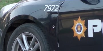 Los proyectiles alcanzaron al patrullero estacionado frente al domicilio\u002E (Canal 3)