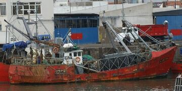 Buscan hundir un buque que lleva diez años inactivo (Titter)