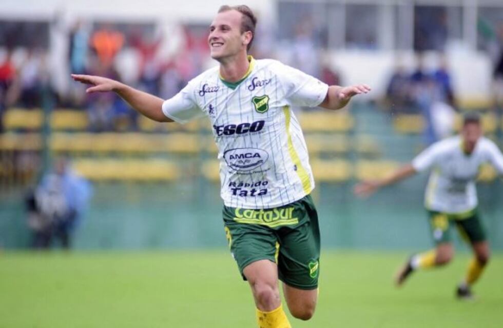 Central volvió a ser una sombra y fue goleado 3 a 1 por Defensa y Justicia