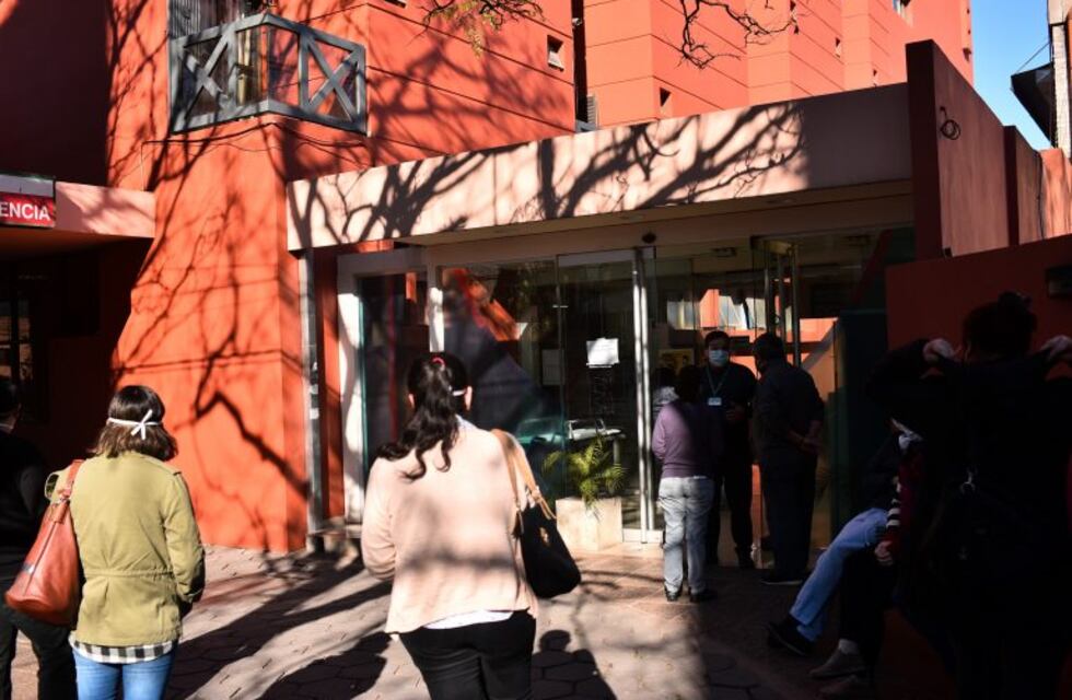 Coronavirus: el aterrador momento que le toca vivir a un hombre de 76 años internado en el Hospital Italiano
