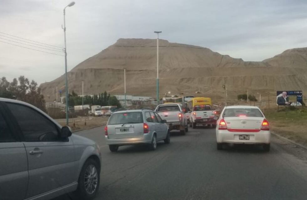 Caos en la mañana de Comodoro por medida de remiseros