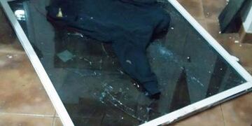 No sólo robaron, sino que provocaron innumerables destrozos en el lugar\u002E (Archivo)