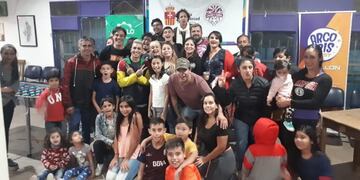 Los chicos de Monada le pusieron música a la merienda solidaria que tiene que ser un clásico\u002E