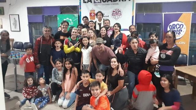 Los chicos de Monada le pusieron música a la merienda solidaria que tiene que ser un clásico\u002E