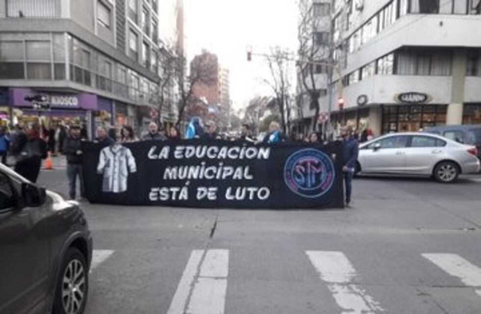 Docentes municipales marcharon contra la política educativa de Arroyo