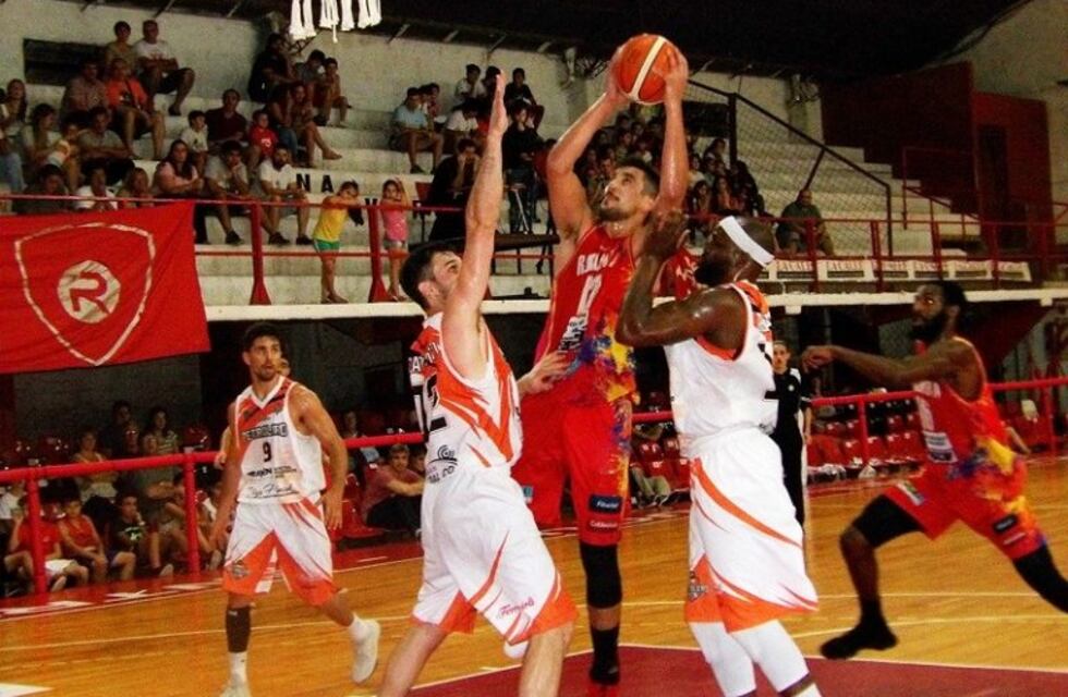 Rocamora aplastó a Petrolero Argentino y cerró el año invicto de local