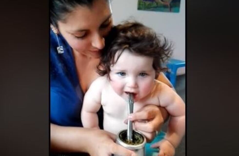 El video de la bebé neozelandesa que es fanática del mate