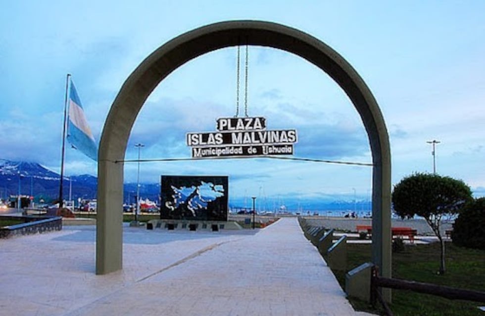 Ushuaia: comenzaron los trabajos de mejora de la Plaza Islas Malvinas