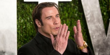 John Travolta asumió su calvicie y publicó una foto totalmente pelado