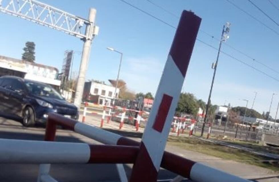 Conductores rompieron barreras del tren Roca en La Plata