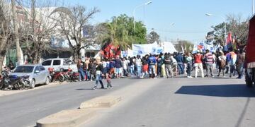 Protestas en la Avenida Armenia frente ANSES en reclamo por las asignaciones\u002E