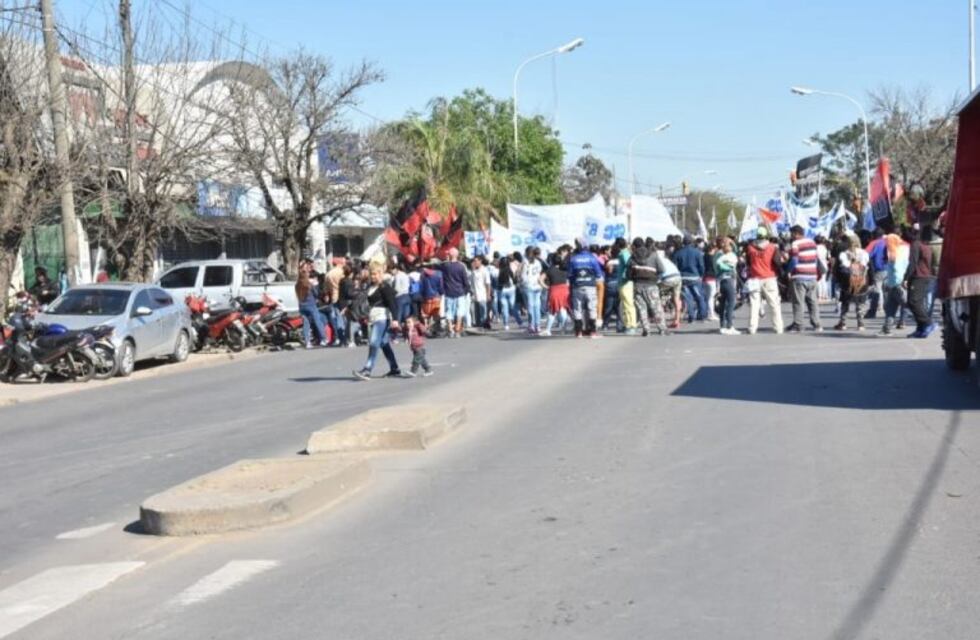 Organizaciones sociales protestan frente ANSES por las asignaciones