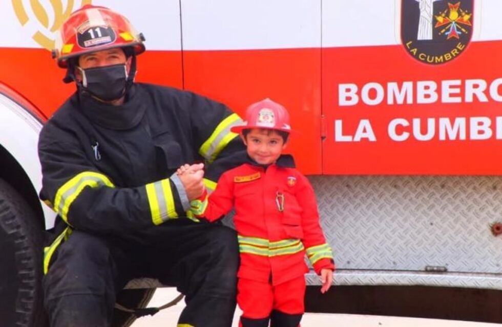 Un padre y un hijo con la misma vocación: ser bombero
