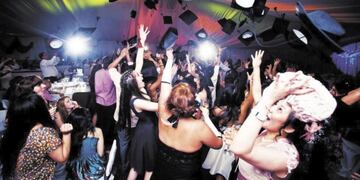 Ahora los chicos se conforman con fiesta de egresados en forma virtual