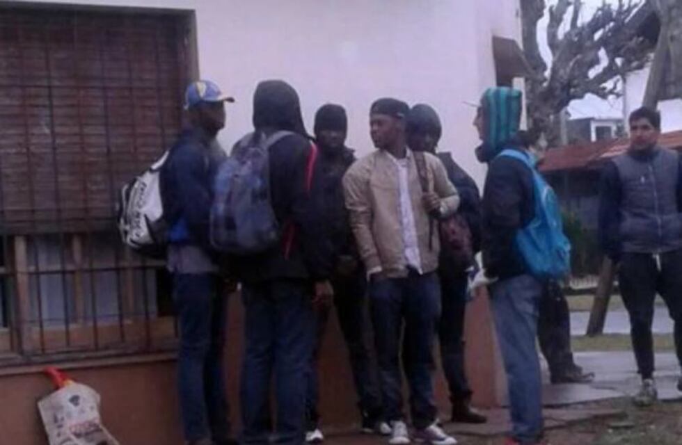 Berazategui: rescatan a senegaleses que trabajaban en una obra y vivían en un container